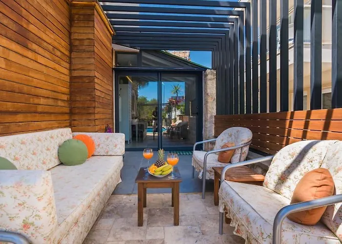 Merkezde Havuzlu * 卡尔坎