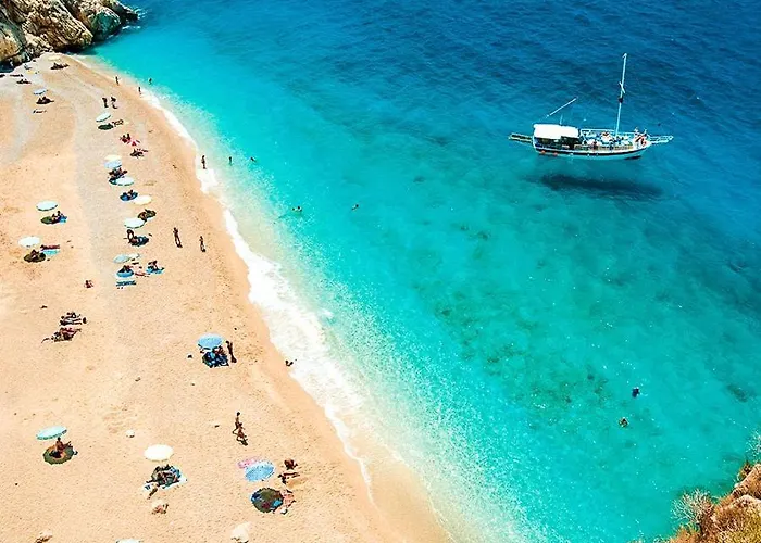 Merkezde Havuzlu Kalkan