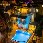 Merkezde Havuzlu דירה קלקן