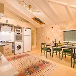 Merkezde Havuzlu קלקן