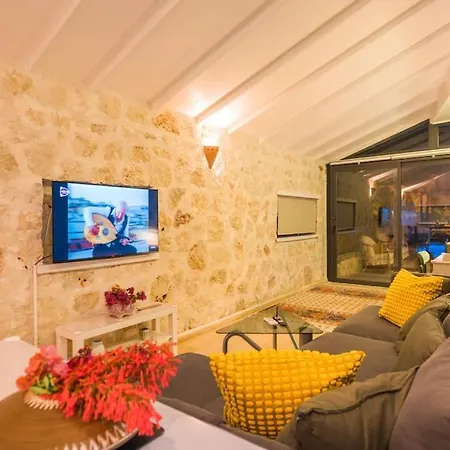 Merkezde Havuzlu Apartament