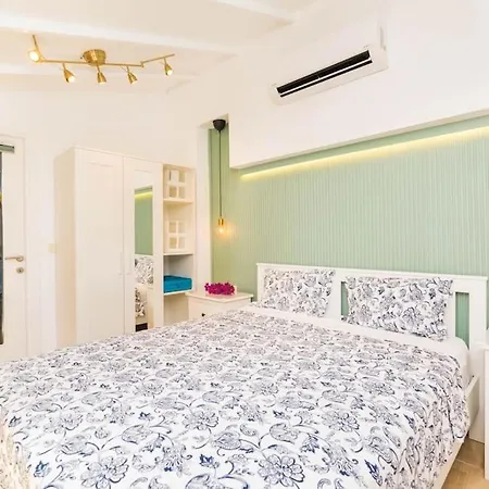 Apartament Merkezde Havuzlu