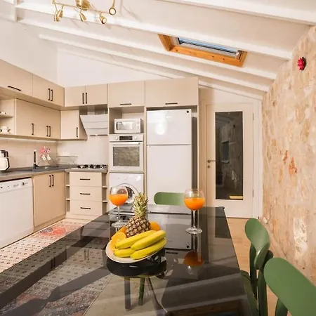 Apartament Merkezde Havuzlu